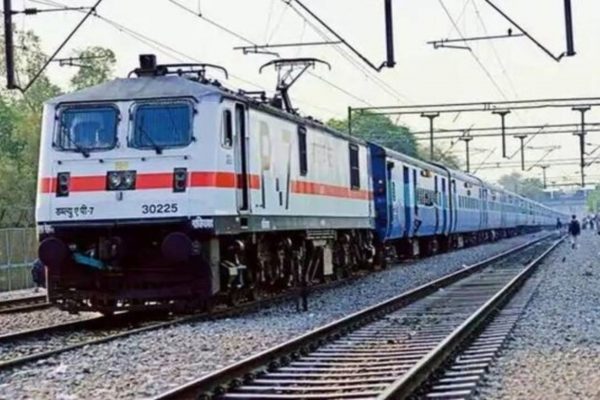 RRB Technician Recruitment: रेलवे में नौकरियों की भरमार, जानें कैसे मिलेगी नौकरी