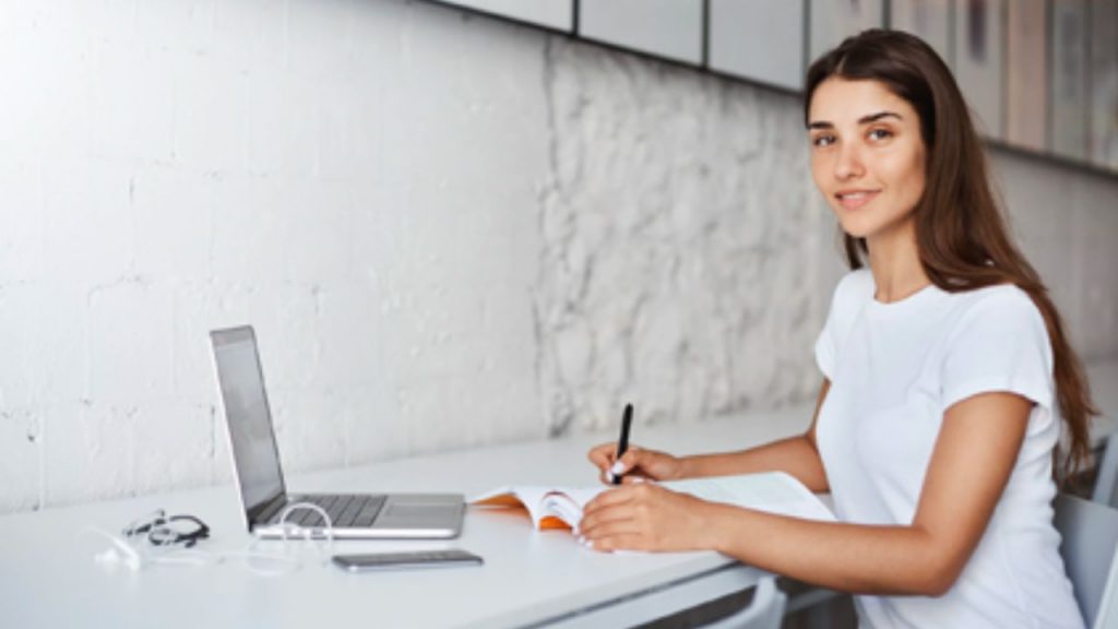 लड़कियों के लिए कोर्स (सोर्स- इंटरनेट)