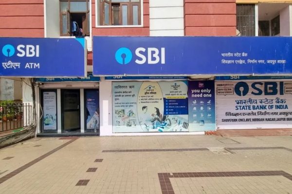 युवाओं के लिए बड़ी खुशखबरी; SBI ने कई पदों पर निकाली भर्ती, जानें जॉब की पूरी जानकारी SBI Recruitment 2025