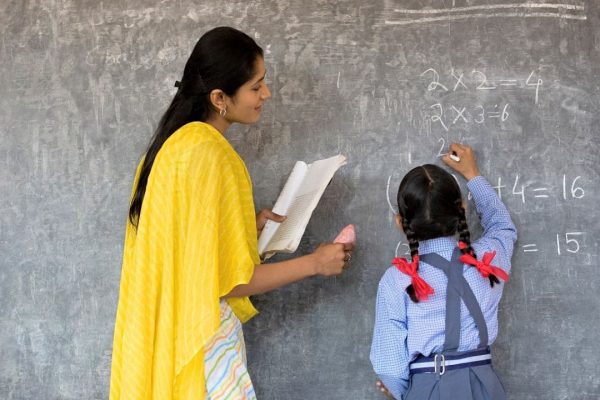 शैक्षिक क्षेत्र में करियर बनाने का सुनहरा मौका, UP एलटी ग्रेड टीचर भर्ती के लिए आवेदन शुरू, जानें पूरा प्रोसेस Teacher Vacancy (Img: Google)