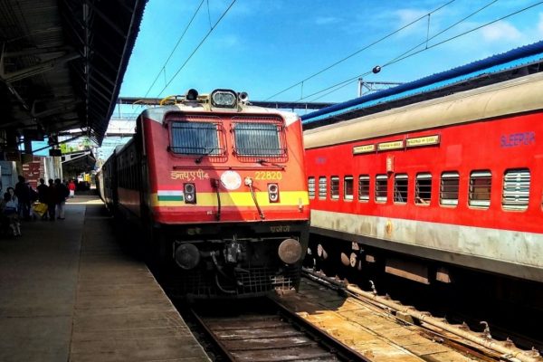 Central Railway Recruitment 2025: सेंट्रल रेलवे में 2418 अप्रेंटिस पदों पर भर्ती, जानें आवेदन की पूरी प्रक्रिया Indian Railways (Img: Google)